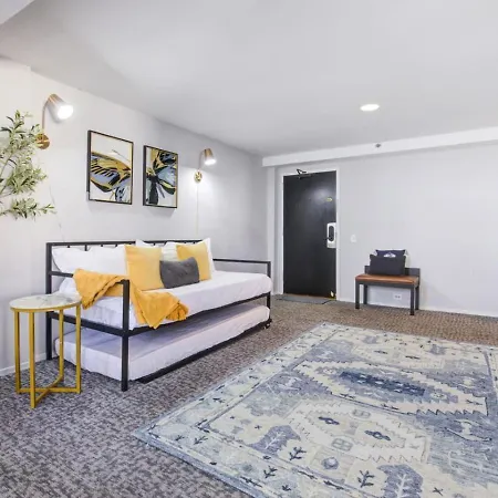 Sleep 25 - Huge Downtown Vintage Lofts, Balcony & Gym * Chicago