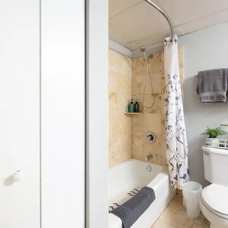 Spacious Downtwn Penthouse Vintage 3bd-gym & Balcony #2 *