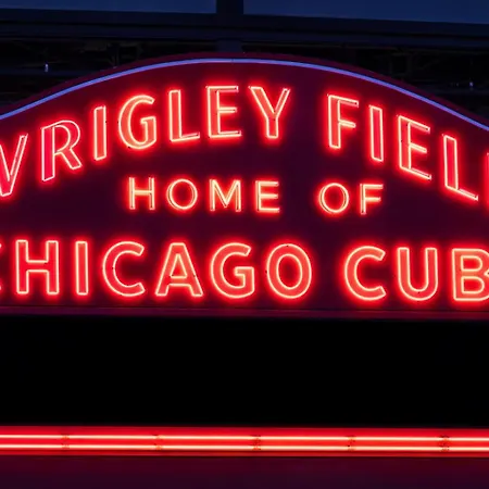 Wrigleyville Art Deco Executive Duplex Garage Apartment *