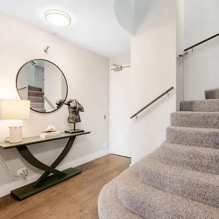 Downtown Penthouse Views Gym, Parking #1 Apartment Chicago
