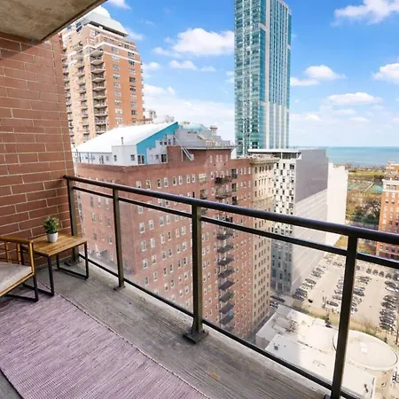 21st Floor Skyline 2br Near Grant Park & Field Museum