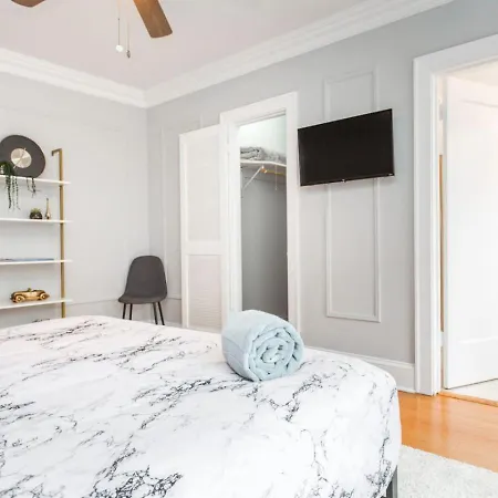 Downtown Magnificent Mile Sleep 20 6bd-6ba Apartment