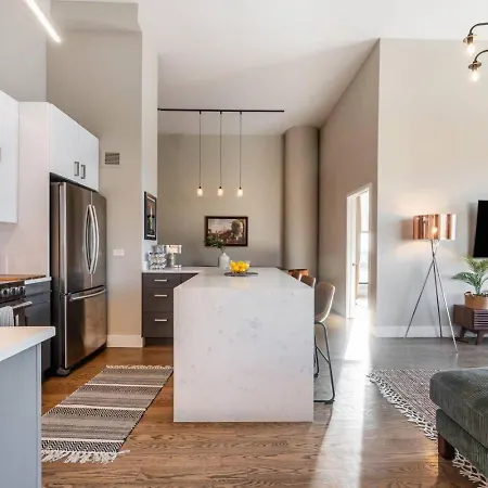 Apartment Downtown Penthouse 3bd Views Parking Gym #2 *