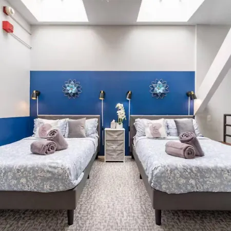 Apartment Sleep 25 - Huge Downtown Vintage Lofts, Balcony & Gym *