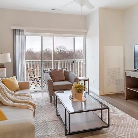 Landing Modern 2bd Clubhouse Gym Chicago