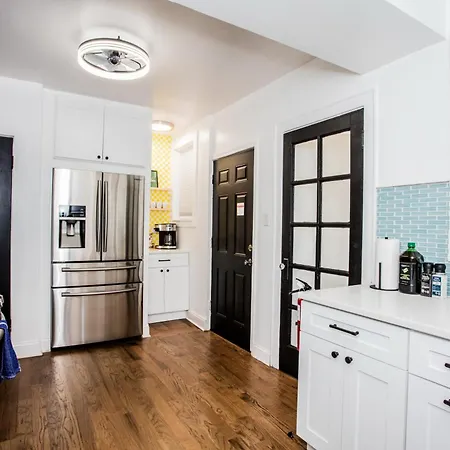 King Bed, Great Wifi, United Center, Walk To Train Apartment
