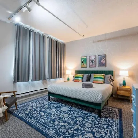 Apartment Sleep 14 Downtown, Vintage 5bd-2ba Gym & Patio