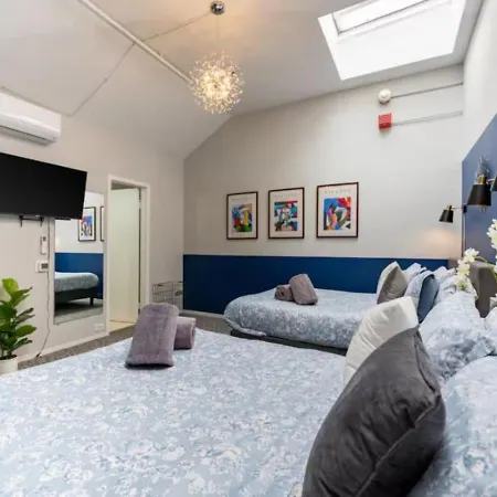 Sleep 25 - Huge Downtown Vintage Lofts, Balcony & Gym Apartment
