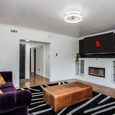 Apartment King Bed, Great Wifi, United Center, Walk To Train Chicago