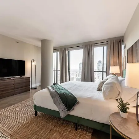 Downtown Penthouse 3bd Views Parking Gym #2 *