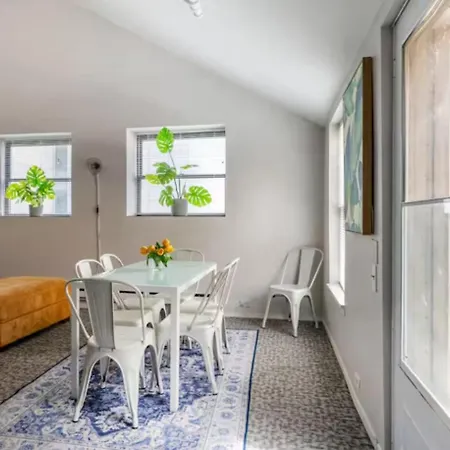 Sleep 25 - Huge Downtown Vintage Lofts, Balcony & Gym Apartment Chicago