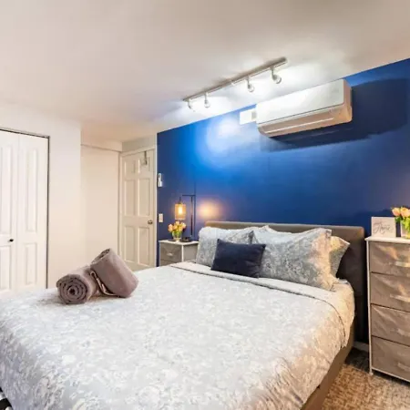 Sleep 25 - Huge Downtown Vintage Lofts, Balcony & Gym Apartment Chicago