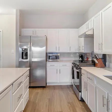 Landing Modern 2bd Clubhouse Gym *