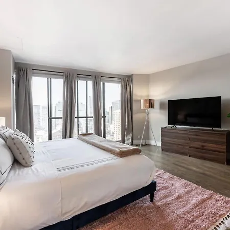 Downtown Penthouse 3bd Views Parking Gym #2 Apartment *