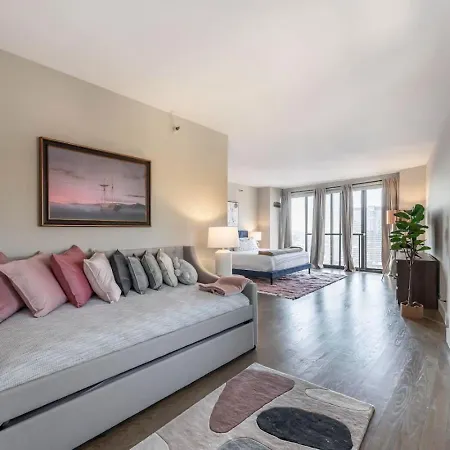 Apartment Downtown Penthouse 3bd Views Parking Gym #2 *