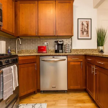 Downtown Magnificent Mile Sleep 20 6bd-6ba *