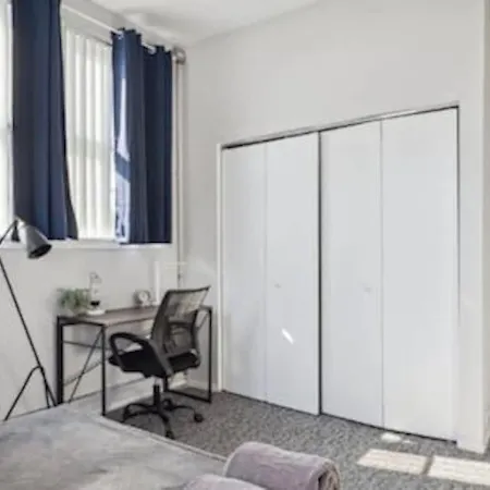 Sleep 14 Downtown, Vintage 5bd-2ba Gym & Patio Chicago