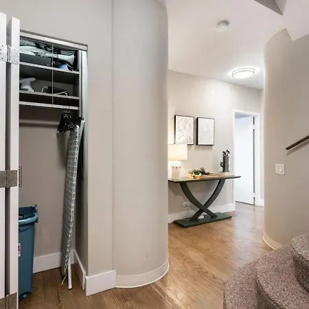 Downtown Penthouse 3bd Views Parking Gym #2 Apartment
