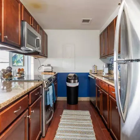 Sleep 25 - Huge Downtown Vintage Lofts, Balcony & Gym Apartment Chicago