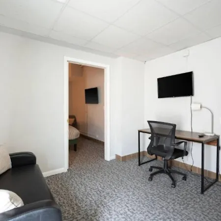 Sleep 14 Downtown, Vintage 5bd-2ba Gym & Patio * Chicago
