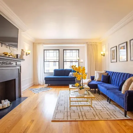 Downtown Magnificent Mile Sleep 20 6bd-6ba Apartment Chicago