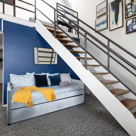 Sleep 25 - Huge Downtown Vintage Lofts, Balcony & Gym Apartment Chicago