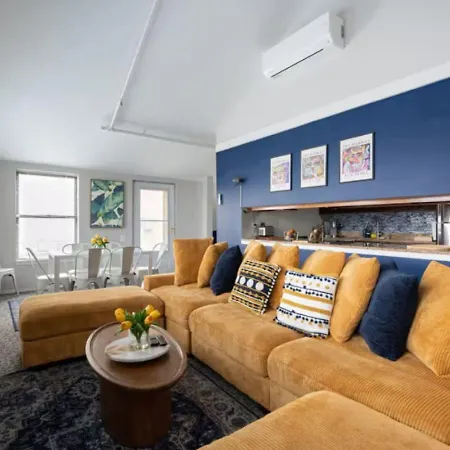 Sleep 25 - Huge Downtown Vintage Lofts, Balcony & Gym * Chicago