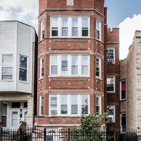 King Bed, Great Wifi, United Center, Walk To Train Apartment Chicago
