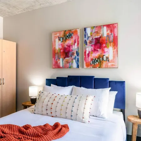 Downtown 9bd - Sleep 18 -