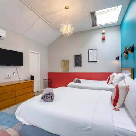 Apartment Sleep 25 - Huge Downtown Vintage Lofts, Balcony & Gym *