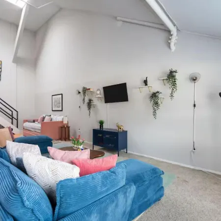 Sleep 25 - Huge Downtown Vintage Lofts, Balcony & Gym Apartment Chicago