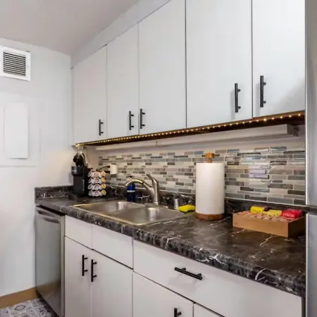 Sleep 25 - Huge Downtown Vintage Lofts, Balcony & Gym * Chicago