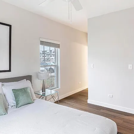 Landing Modern 2bd Clubhouse Gym