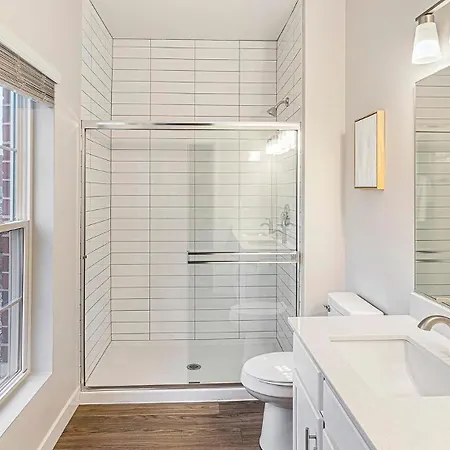 Landing Modern 2bd Clubhouse Gym Chicago