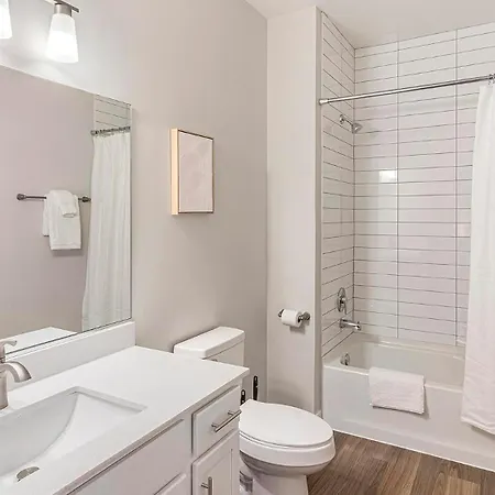 Landing Modern 2bd Clubhouse Gym