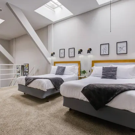 Sleep 25 - Huge Downtown Vintage Lofts, Balcony & Gym Chicago