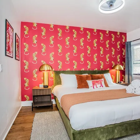 King Bed, Great Wifi, United Center, Walk To Train Chicago