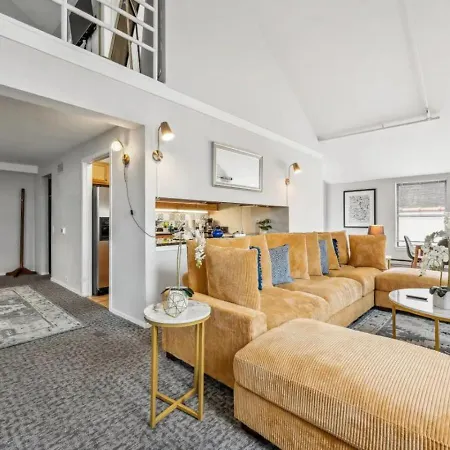 Sleep 25 - Huge Downtown Vintage Lofts, Balcony & Gym * Chicago