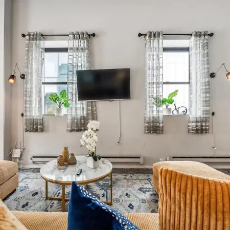 Apartment Sleep 25 - Huge Downtown Vintage Lofts, Balcony & Gym
