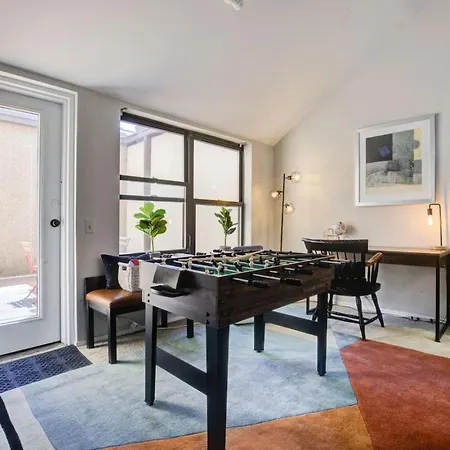 Sleep 25 - Huge Downtown Vintage Lofts, Balcony & Gym Apartment Chicago