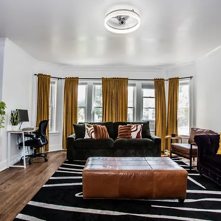 Apartment King Bed, Great Wifi, United Center, Walk To Train *