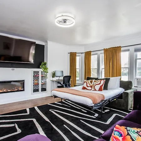 King Bed, Great Wifi, United Center, Walk To Train * Chicago
