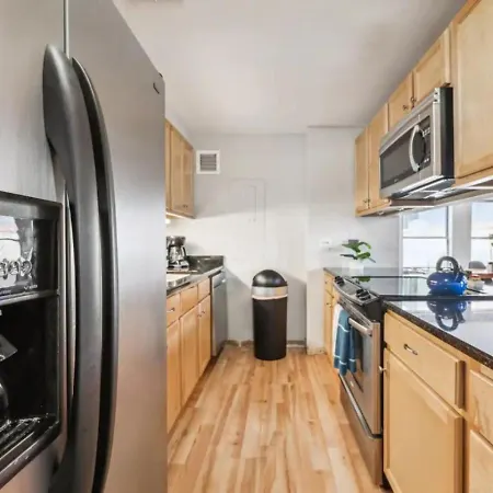 Apartment Sleep 25 - Huge Downtown Vintage Lofts, Balcony & Gym *