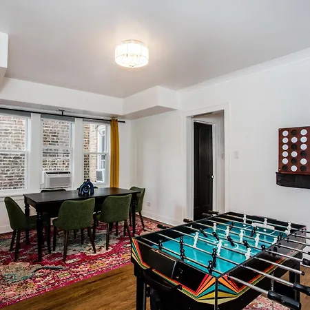 King Bed, Great Wifi, United Center, Walk To Train Apartment