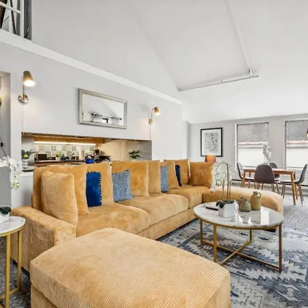 Apartment Sleep 25 - Huge Downtown Vintage Lofts, Balcony & Gym