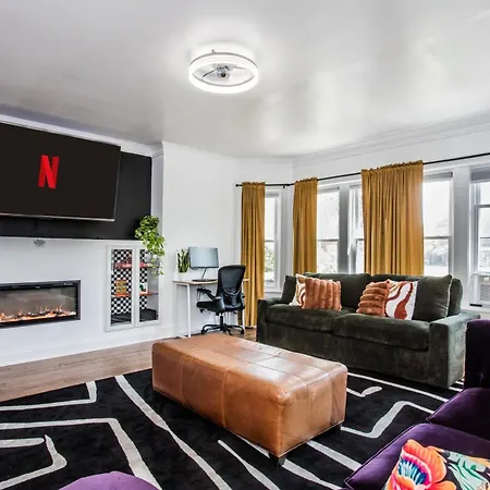 King Bed, Great Wifi, United Center, Walk To Train Apartment Chicago