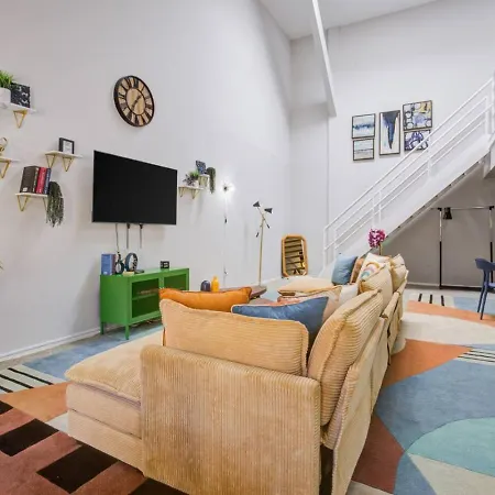 Apartment Sleep 25 - Huge Downtown Vintage Lofts, Balcony & Gym