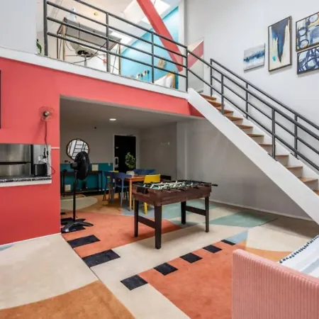 Sleep 25 - Huge Downtown Vintage Lofts, Balcony & Gym Apartment *