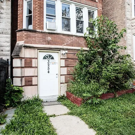 King Bed, Great Wifi, United Center, Walk To Train Chicago