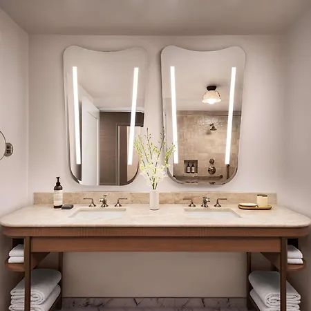 Fairmont Millennium Park 4*